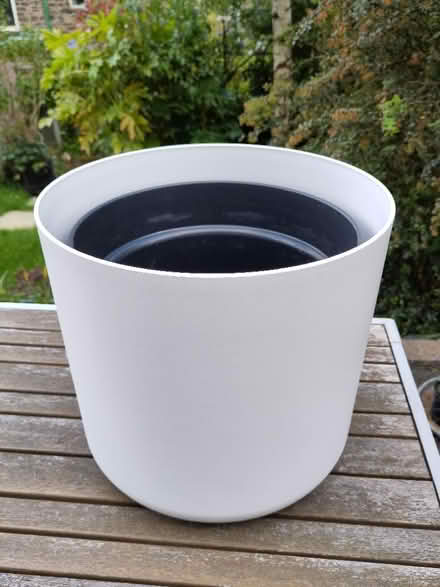 Photo of free Large indoor plant pot (New Mills SK22) #1