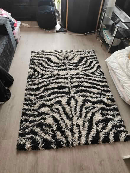 Photo of free Black and white rug (Stevenage) #2