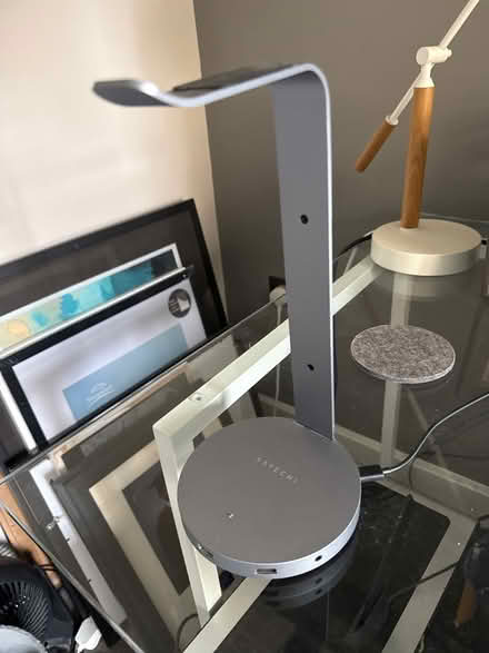 Photo of free Satechi headset stand (Battersea sw11) #1