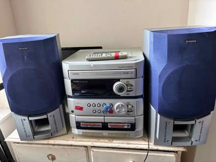 Photo of free 80s Hifi (Newhaven BN9) #1