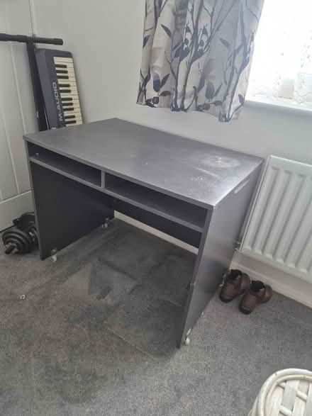 Photo of free Desk (SG17) #2