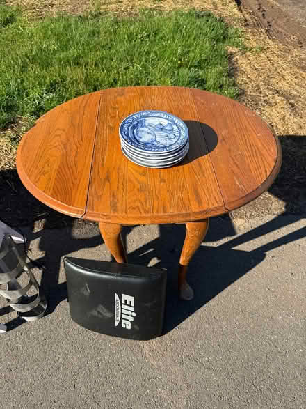 Photo of free small tables and housewares (Branford Point) #4