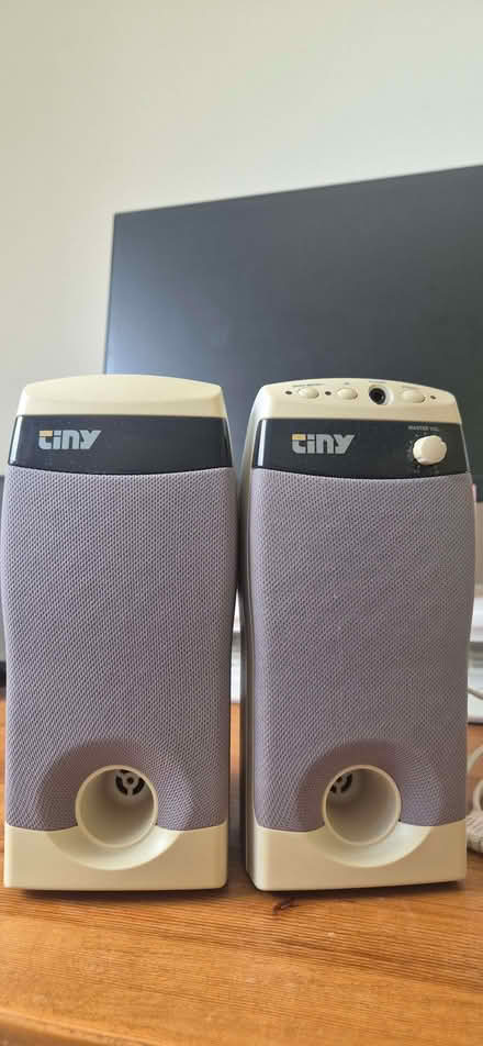 Photo of free Pair of small speakers (Deaconsbank G77) #1