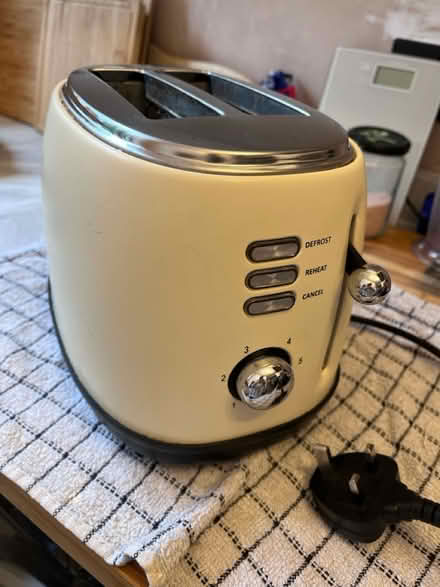 Photo of free Cream toaster (CW9 Rudheath) #1