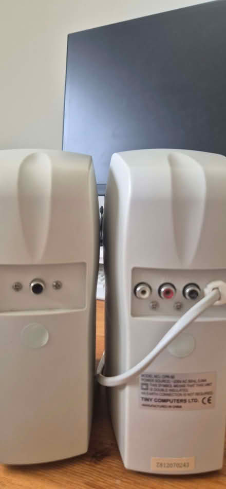 Photo of free Pair of small speakers (Deaconsbank G77) #2