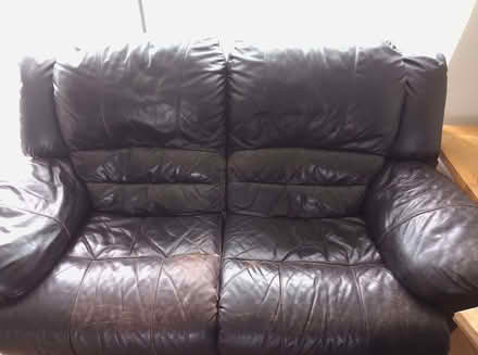 Photo of free 2 seater leather recliner (Hockley SS5) #1