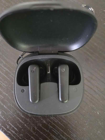Photo of free Ear buds (Tenleytown) #1