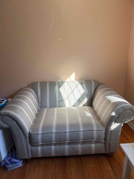 Photo of free Love seat (Near Latimer Lane) #1