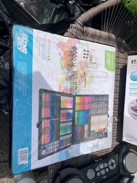 Photo of free Pens and pencils set (Langley SL3) #1