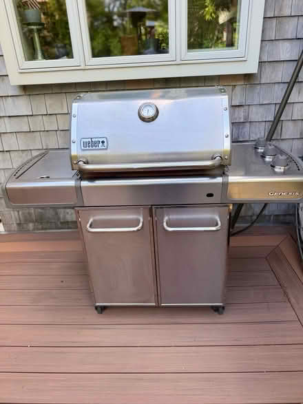 Photo of free Weber Genesis Natural Gas Grill (Weston/Wellesley/Newton line) #3
