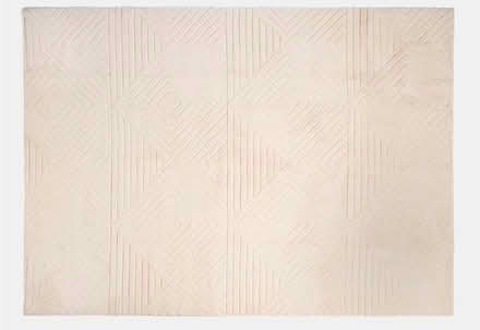 Photo of free Tufted Geometric Rug - Stone (Figge's Marsh SW17) #4