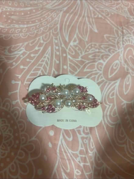 Photo of free Gold-tone hair clip (Kt9 1by) #1