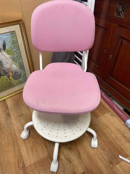 Photo of free Pink Office Chair (Central Watford WD17) #1