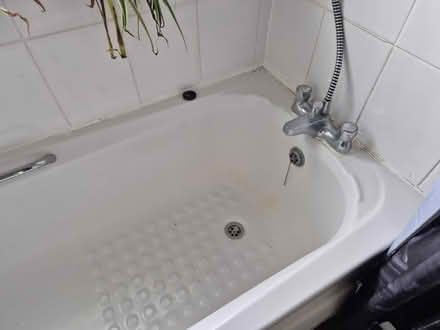 Photo of free White bathroom suite and shower (CV6 - Courthouse Green) #4