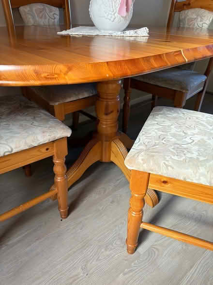 Photo of free Dining table and dresser (SG120TY) #1