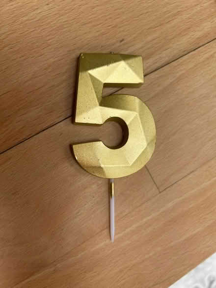 Photo of free 5 birthday candle (Po4 9nz) #1