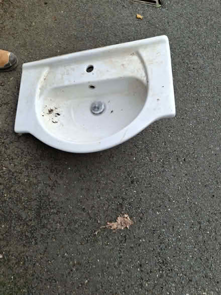 Photo of free Small sink (Dean Row SK9) #1