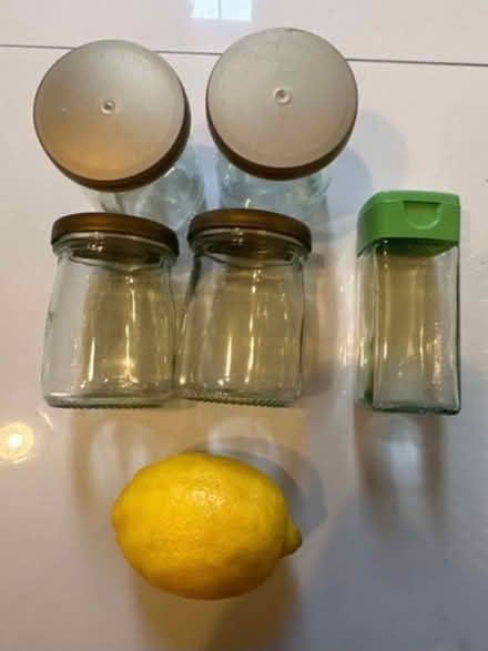 Photo of free X4 glass jars with lids-x1 herb jar (CO4 9 Colchester) #1