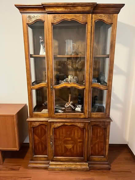 Photo of free Lamps and china cabinet (Courtenay) #4