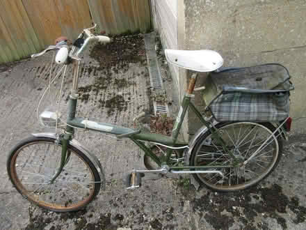 Photo of free Lady bike to repair or for parts (Headington OX3) #1
