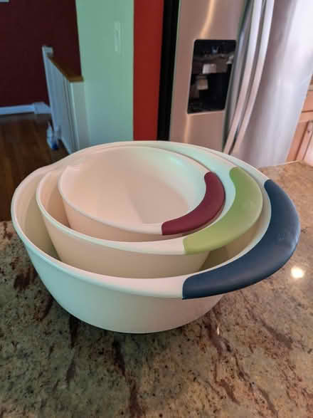 Photo of free Oxo plastic mixing bowl set of 3 (Southwest Waterfront) #2