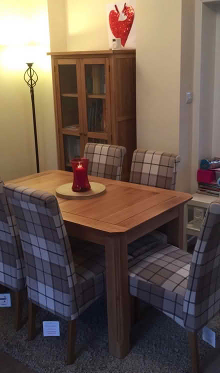 Photo of free Oakland Dinning table and chairs (Emerson Park RM11) #1