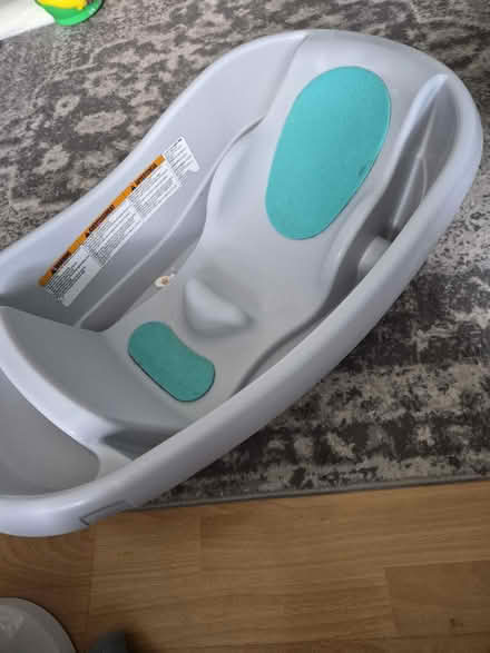 Photo of free Baby bath (LE77AD) #1