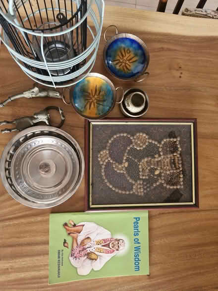Photo of free Decor, mugs, Cushion covers,stoles (Sturdee Road) #1