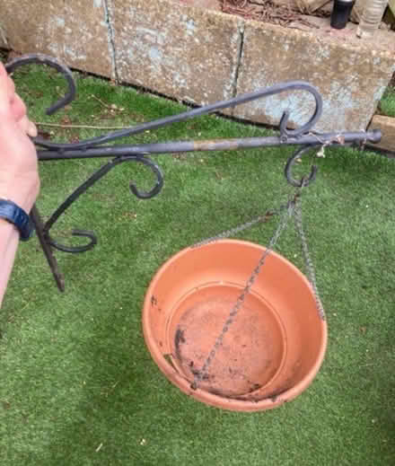 Photo of free Hanging basket + metal wall mount (Wooburn Green, HP10) #2