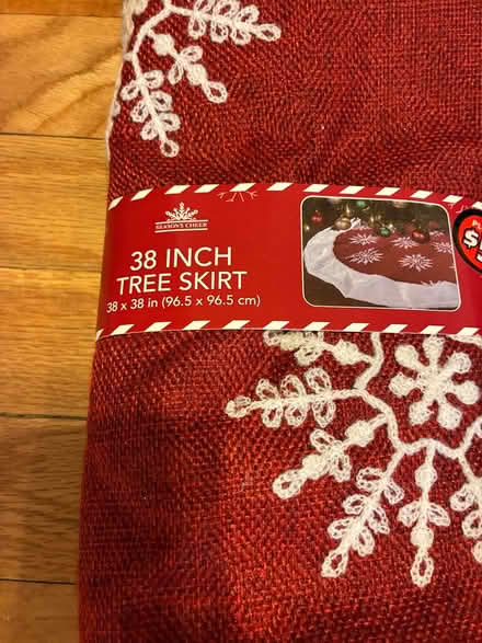 Photo of free 38 inch christmas tree skirt (Saugerties) #2