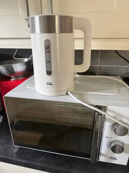 Photo of free Microwave and kettle (Gordon Hill EN2) #1