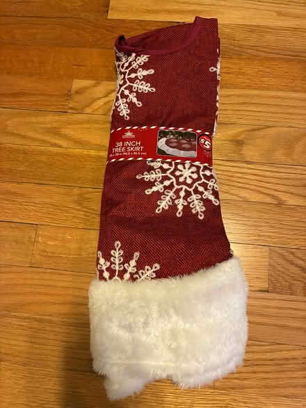 Photo of free 38 inch christmas tree skirt (Saugerties) #1