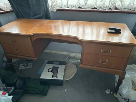 Photo of free Dressing table or desk (Bedfont TW14) #1