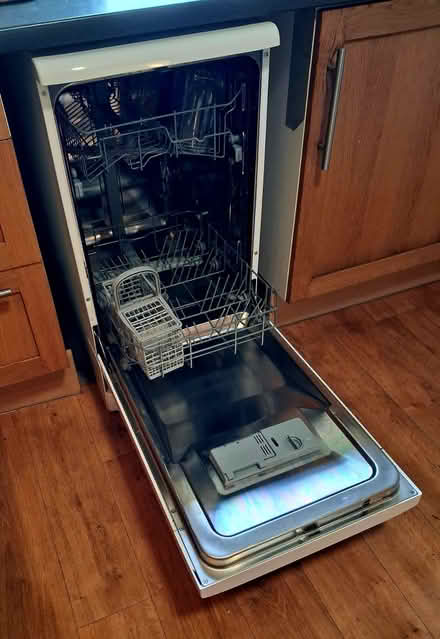 Photo of free Hotpoint Dishwasher - collection only - on 29-30th May (Keele University ST5) #1
