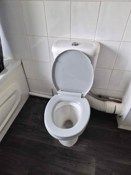 Photo of free White bathroom suite and shower (CV6 - Courthouse Green) #3