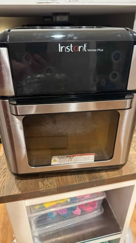 Photo of free Instant vortex plus air fryer (Sheridanhomelands, Mississauga) #1