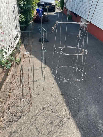Photo of free Tomato, pepper metal baskets (Bloomfield) #1