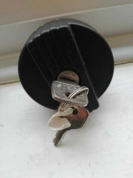 Photo of free locking petrol cap (Cam GL11) #1