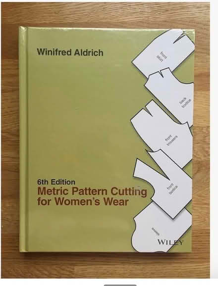 Photo of Pattern cutting book (Darley Hillside DE4) #1
