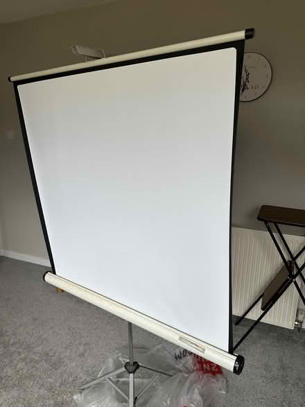 Photo of free Projector screen (G64) #2