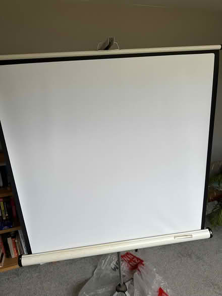 Photo of free Projector screen (G64) #1