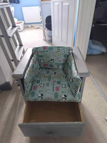 Photo of free Kids reading chair (Pe7) #2