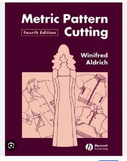 Photo of Pattern cutting book (Darley Hillside DE4) #2