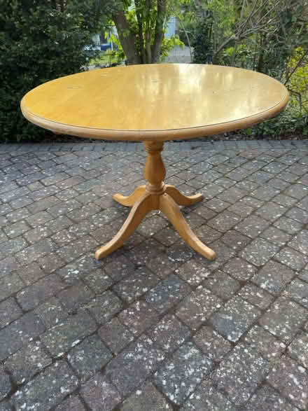 Photo of free Round Table (Welwyn, AL6) #1