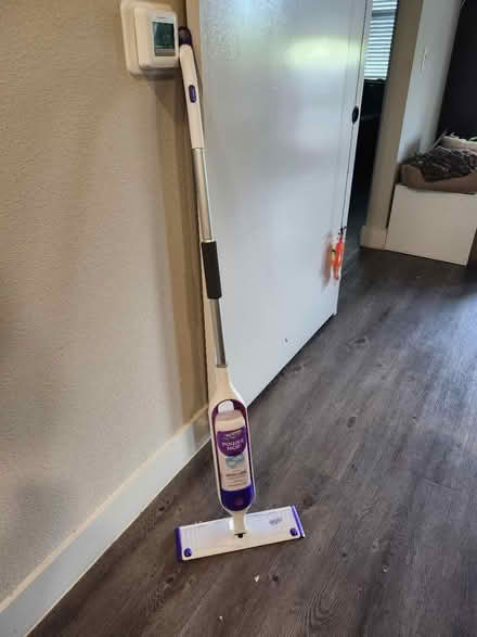 Photo of free Swiffer power mop (76102) #1