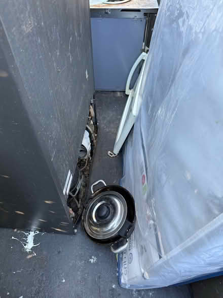 Photo of free Two double-handled cooking pots (1075 Valencia Avenue) #4