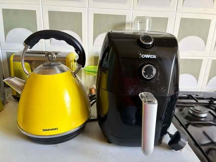Photo of free Electric Kettle and Air Fryer (Somers Town NW1) #1