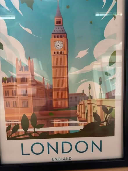 Photo of free Framed print “London” graphic design (Mitcham's Corner CB4) #2