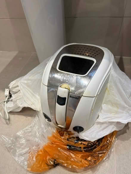 Photo of free Breville deep fat fryer (Tooting SW17) #1