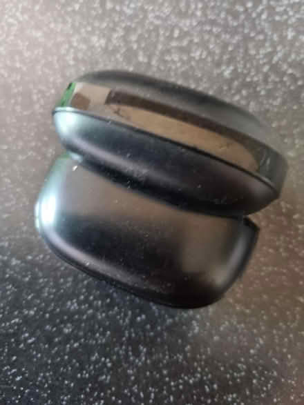 Photo of free Earbud & case (SE20) #4